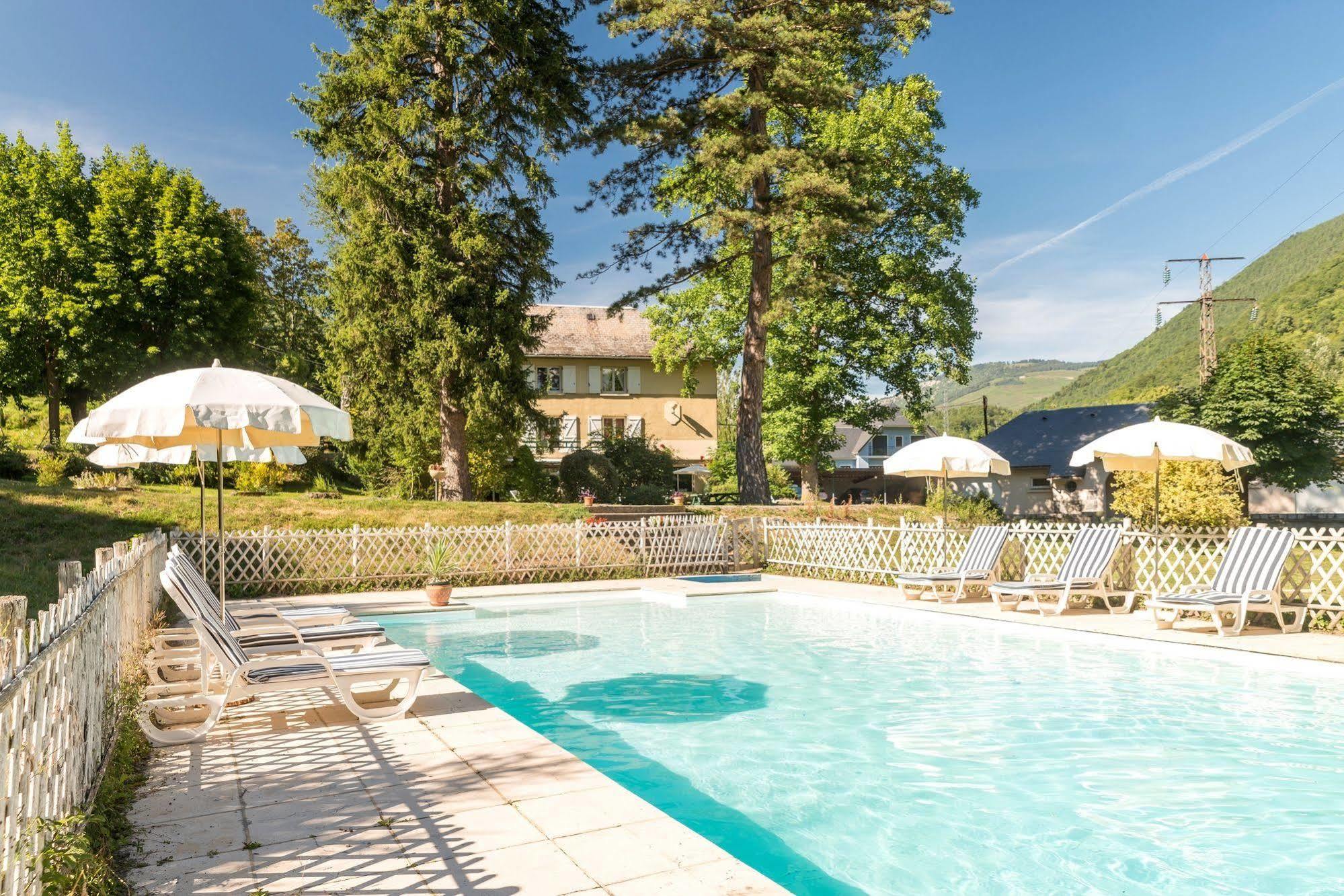 Hotel Du Val D'Aure 卡代阿克 外观 照片